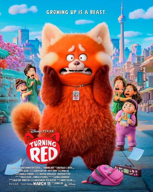 Turning Red (디즈니 픽사 공식 포스터) : 큰 레서판다로 변한 소녀 메이가 놀라고 당황한 표정을 짓고, 주위에 메이의 친구들과 가족들이 그녀의 변신을 보고 놀라는 모습의 장면