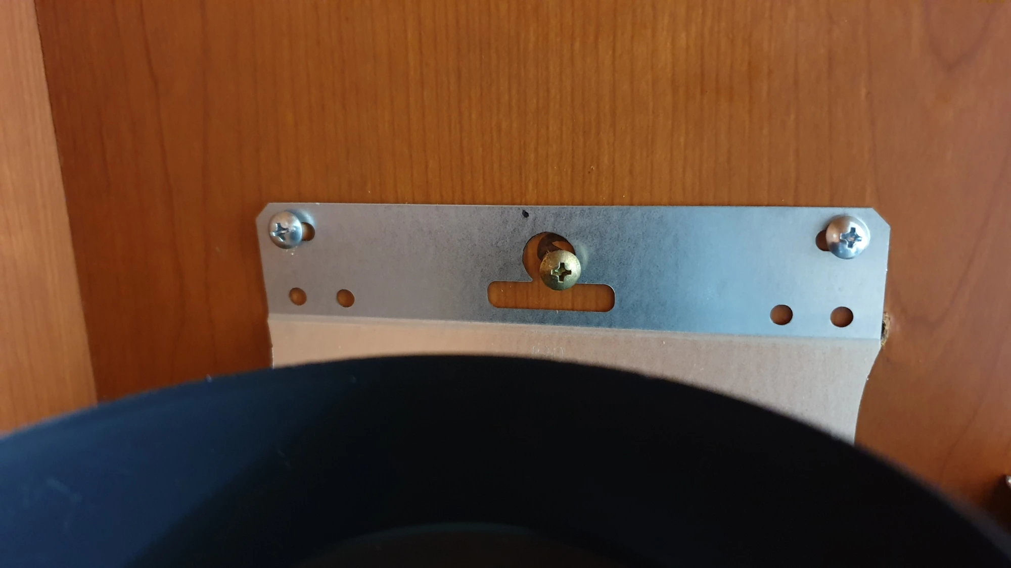 후드 환풍기 고정 완료 모습