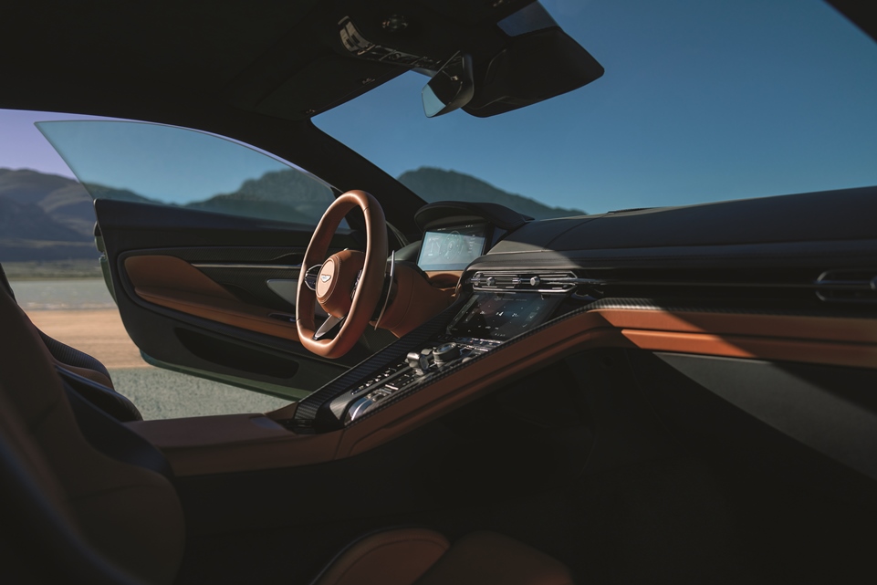 애스턴마틴, 세계 최초 슈퍼투어러 `DB12` 국내 공개