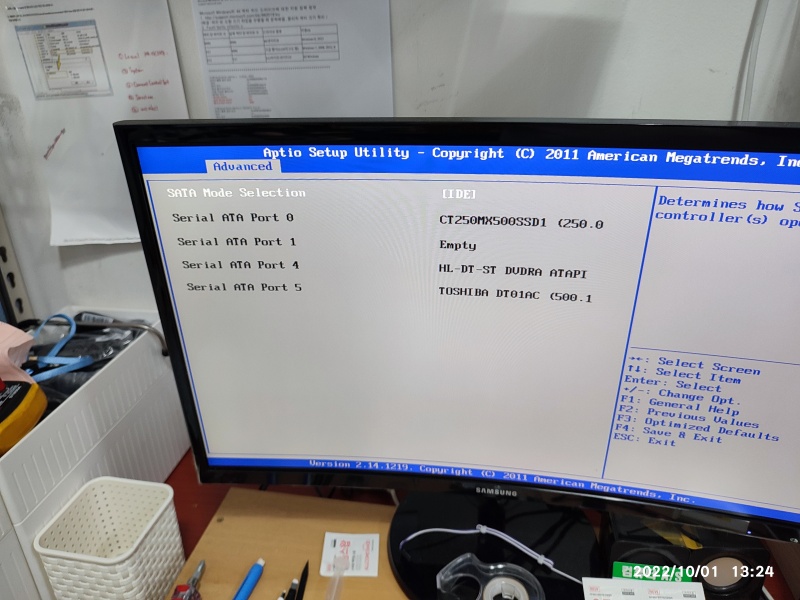 MX500 250GB SSD로 교체 작업 진행 중