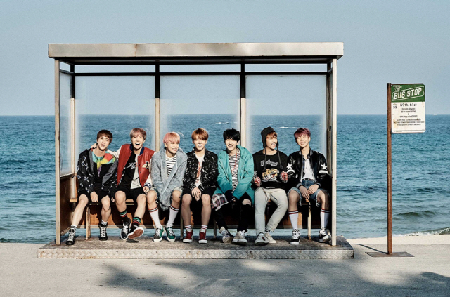 BTS 버스 정류장 앨범 커버 사진