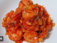 칠리새우가 맛있게 담겨있는 사진
