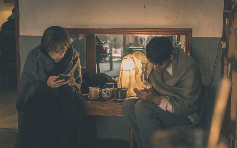 자기 전 핸드폰, 정말 괜찮을까?