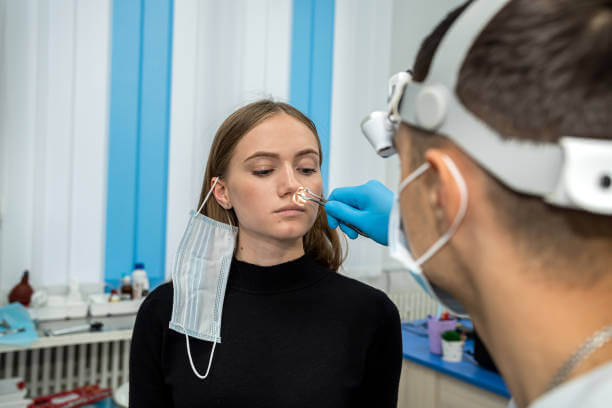 숨쉴 때 휘파람 소리? 비중격 천공 원인부터 부산 전문 병원 치료까지