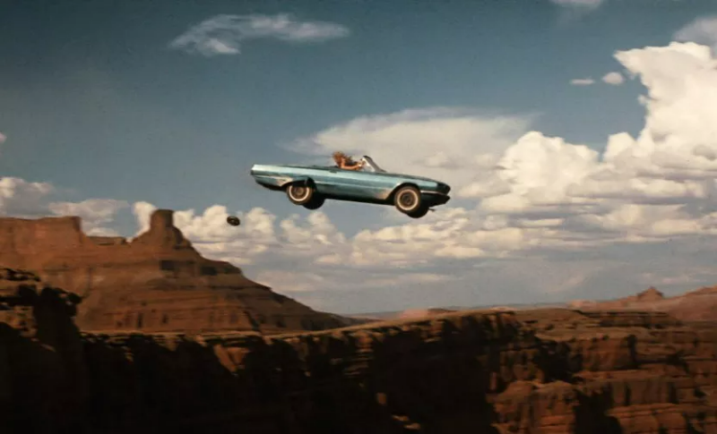 델마와 루이스가 탄 차가 계곡을 날아가는 장면