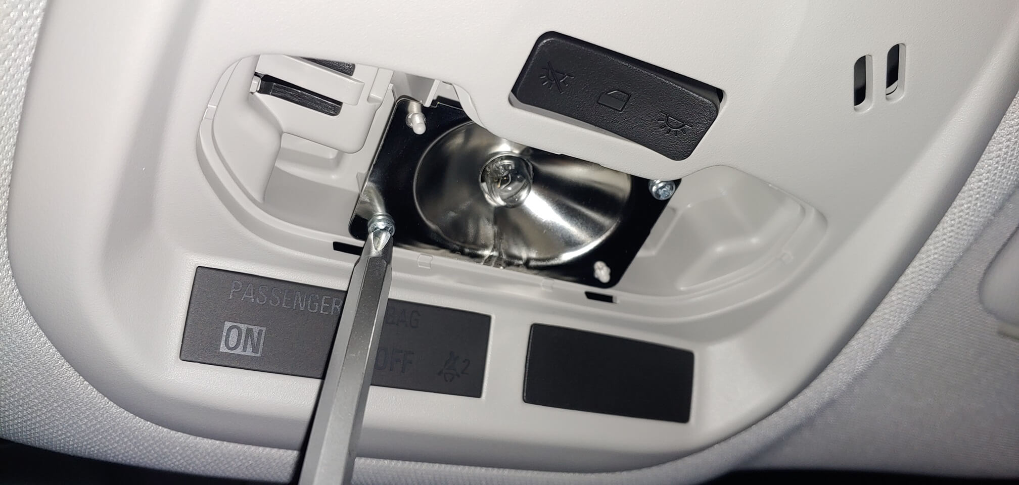 실제 차주가 알려주는 쉐보레 트랙스 크로스오버 - LED 실내등(전등) 교체하기