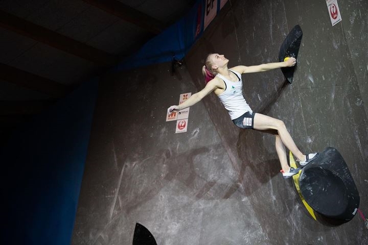 얀야 간브렛의 볼더링 경기 사진