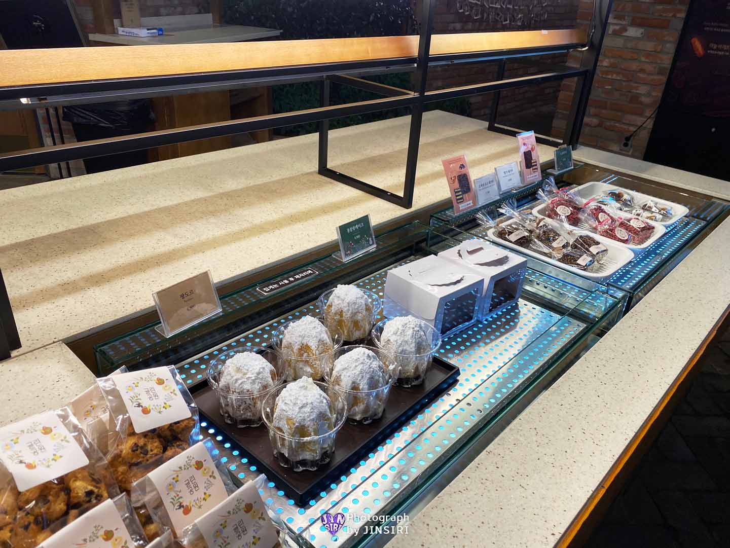 ๊นํฌ ์์ด ๋ฒ ์ด์ปค๋ฆฌ ์๋ฌผ์ ๋ํ ์นดํ ์์ธ๊ทผ๊ต ๋๋ผ์ด๋ธ ๊ธ๋ฆฐ๊ณต์