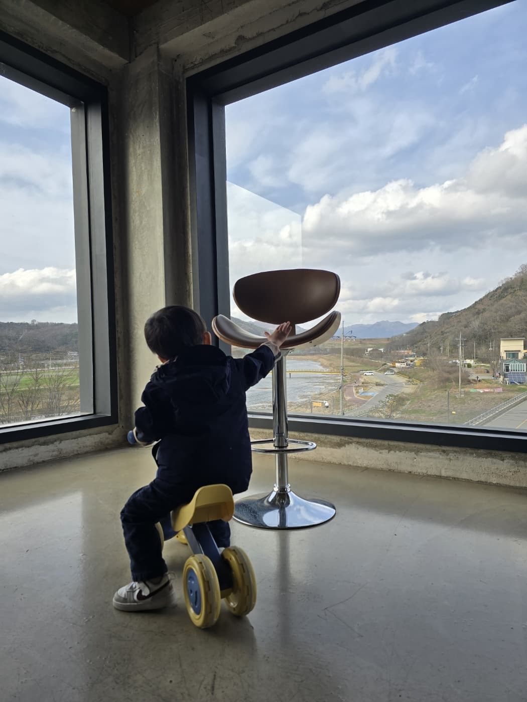 오피먼트 4층 통창뷰