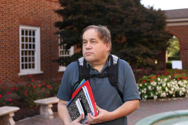 뮤코리피드증 2형, 원인 증상 치료. 뮤코리피드증은 희귀 유전질환으로, 대사 이상으로 인해 다양한 시스템에 영향을 주는 질병입니다. 뮤코리피드증의 원인, 증상, 치료 및 지원 방법 등에 대해 알아보겠습니다.