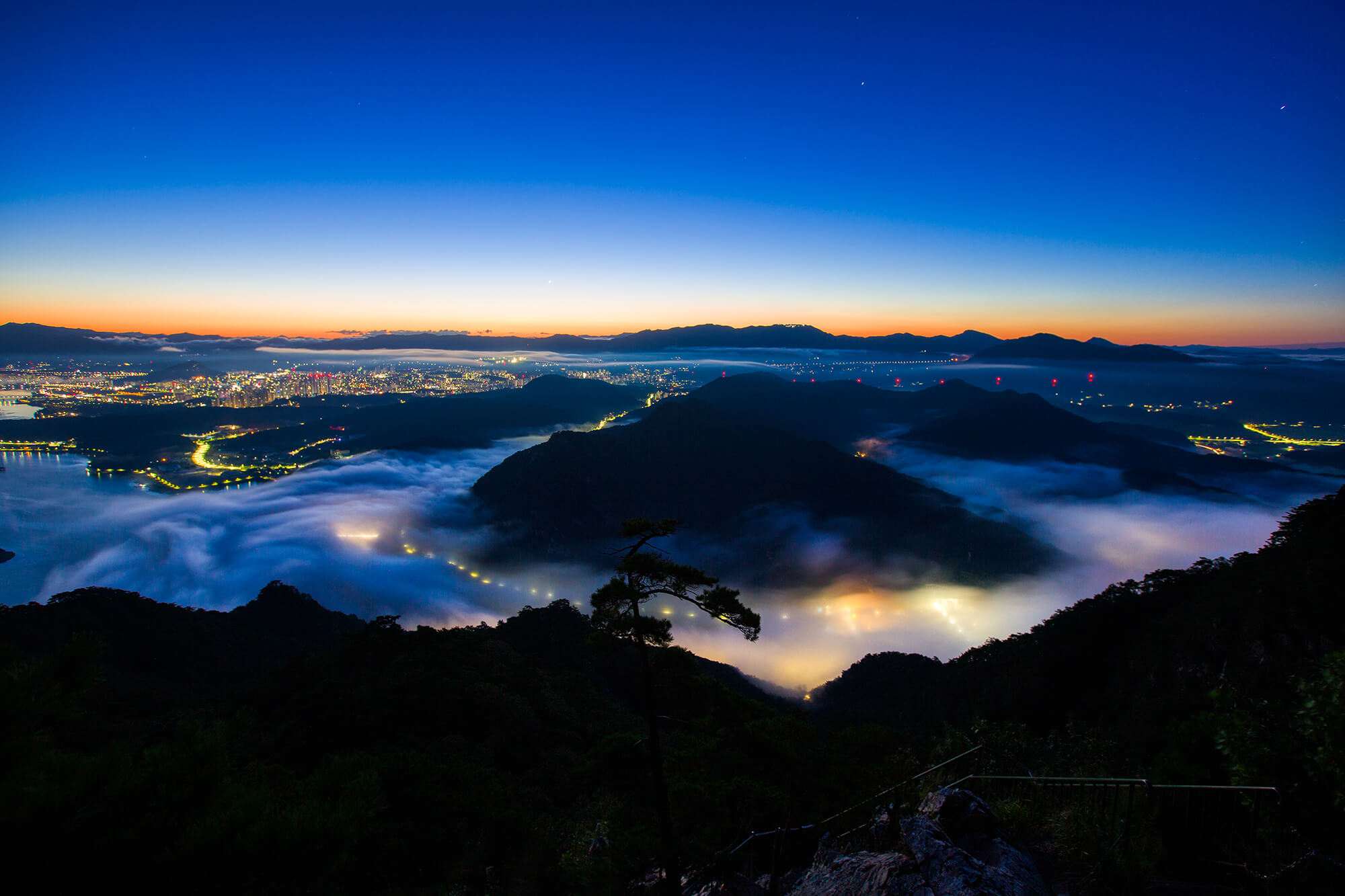 춘천 삼악산 여명과 일출1