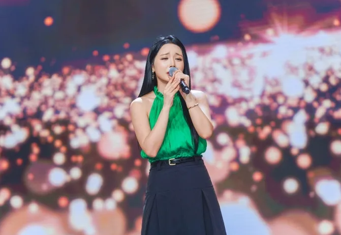 트로트 가수 홍진영의 무대 포즈, 음악 활동 대표 컷