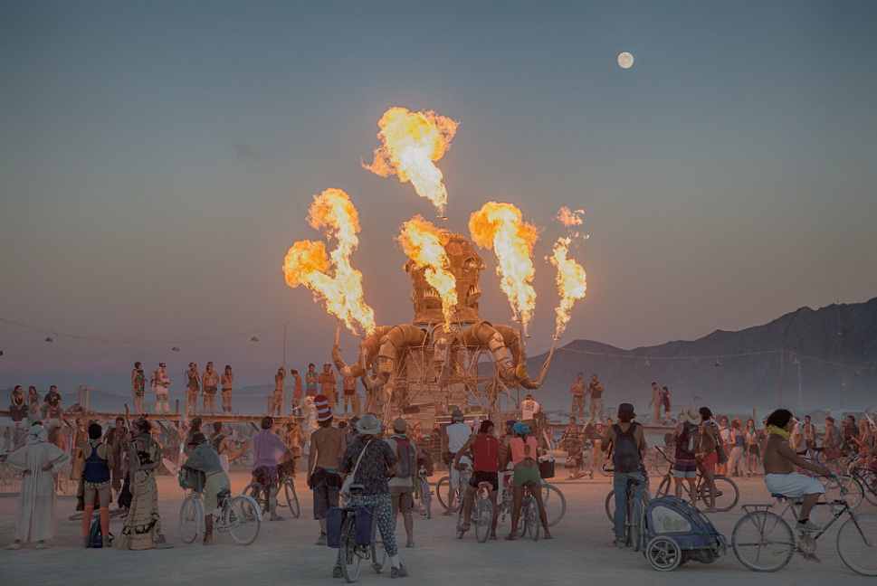 사막에서 피어나는 자유와 창의의 불꽃: 번 버닝맨(Burning Man, 미국 네바다)