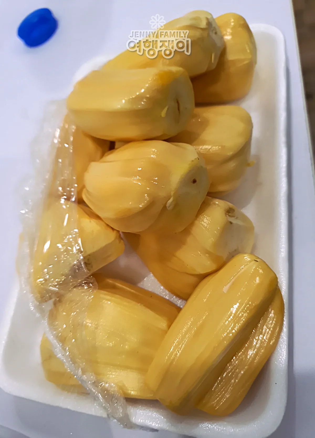 잭프룻-껍질-벗겨진-과일-모형같지만-실제-과일임