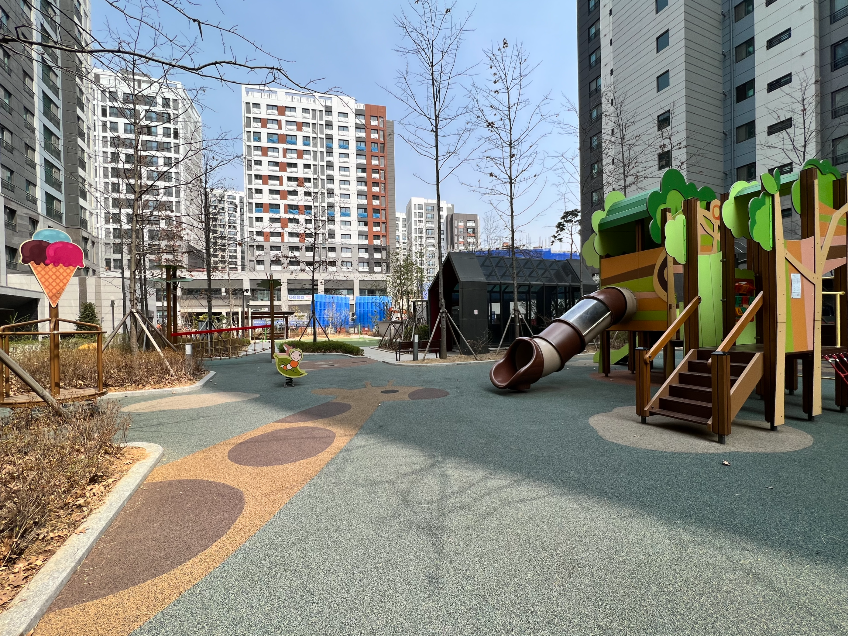 DMC 롯데캐슬 더퍼스트 어린이 놀이터