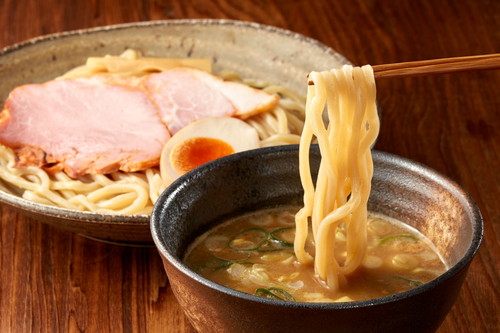 걸죽한 스프에 찍어 먹는 츠케멘
