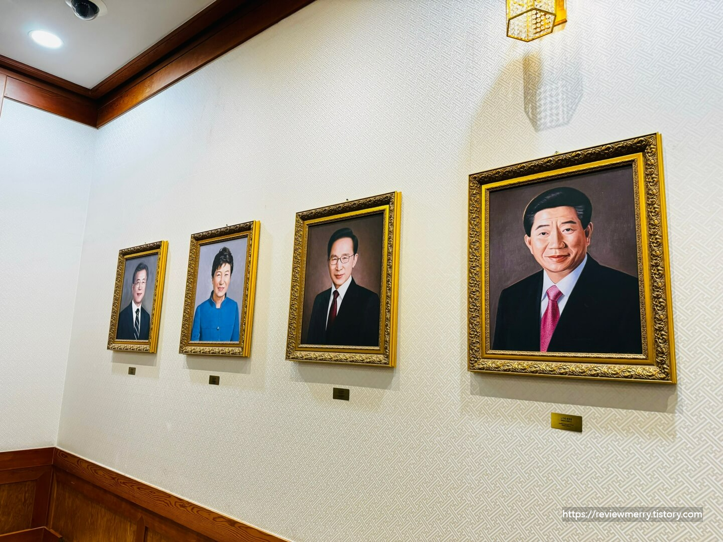 세종실 내부 역대 대통령 초상화