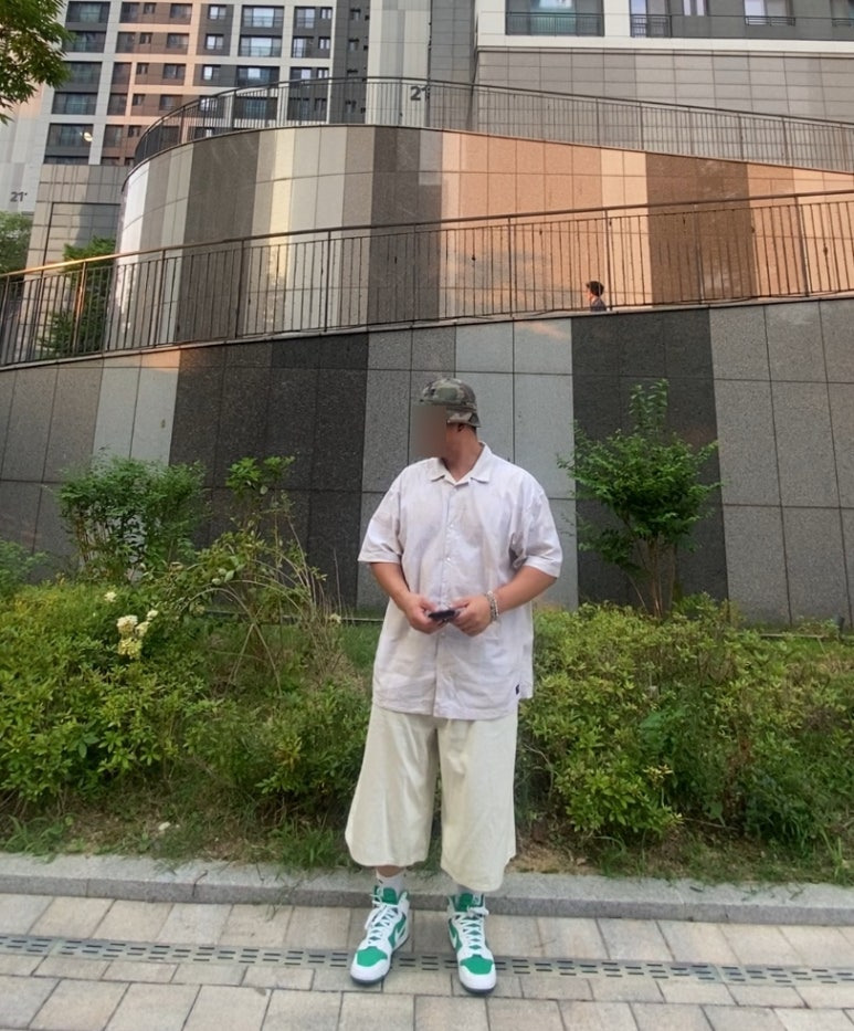 데일리룩('26. 7. 31.)엑스트라오디너리 카모 버킷햇 벙거지, 반스 케슬러 체커보드 우븐 반소매셔츠, 무신사스탠다드 버뮤다 데님팬츠, 나이키양말, 나이키 덩크하이 스타디움그린