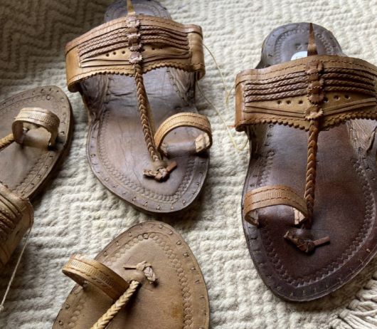 인도 전통 샌들 콜라푸리 차팔