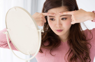 신경 쓰이는 이마의 주름