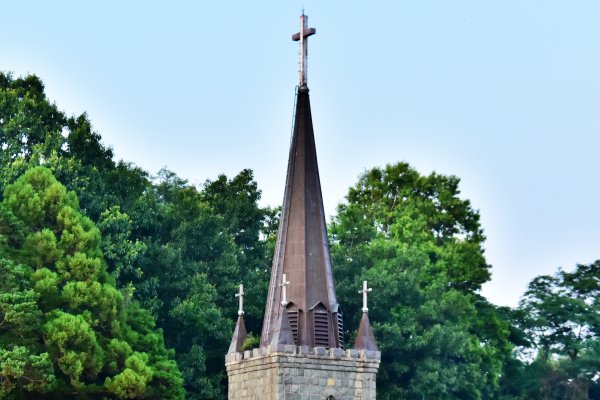 6월 셋째 주, 시골 교회 십자가 모습