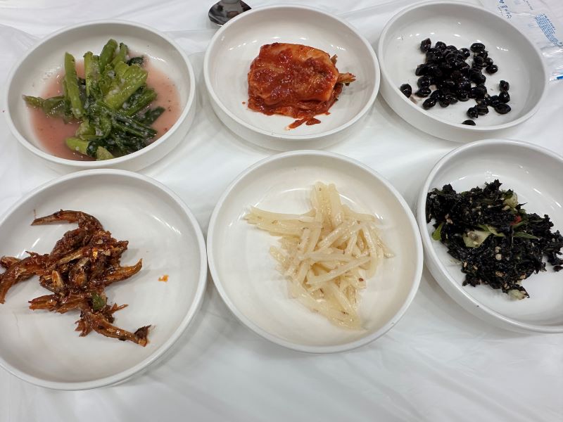 복춘식당 기본반찬