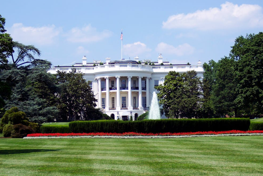 최태원 회장, 백악관 방문… 한국 기업의 미국 경제 기여 강조