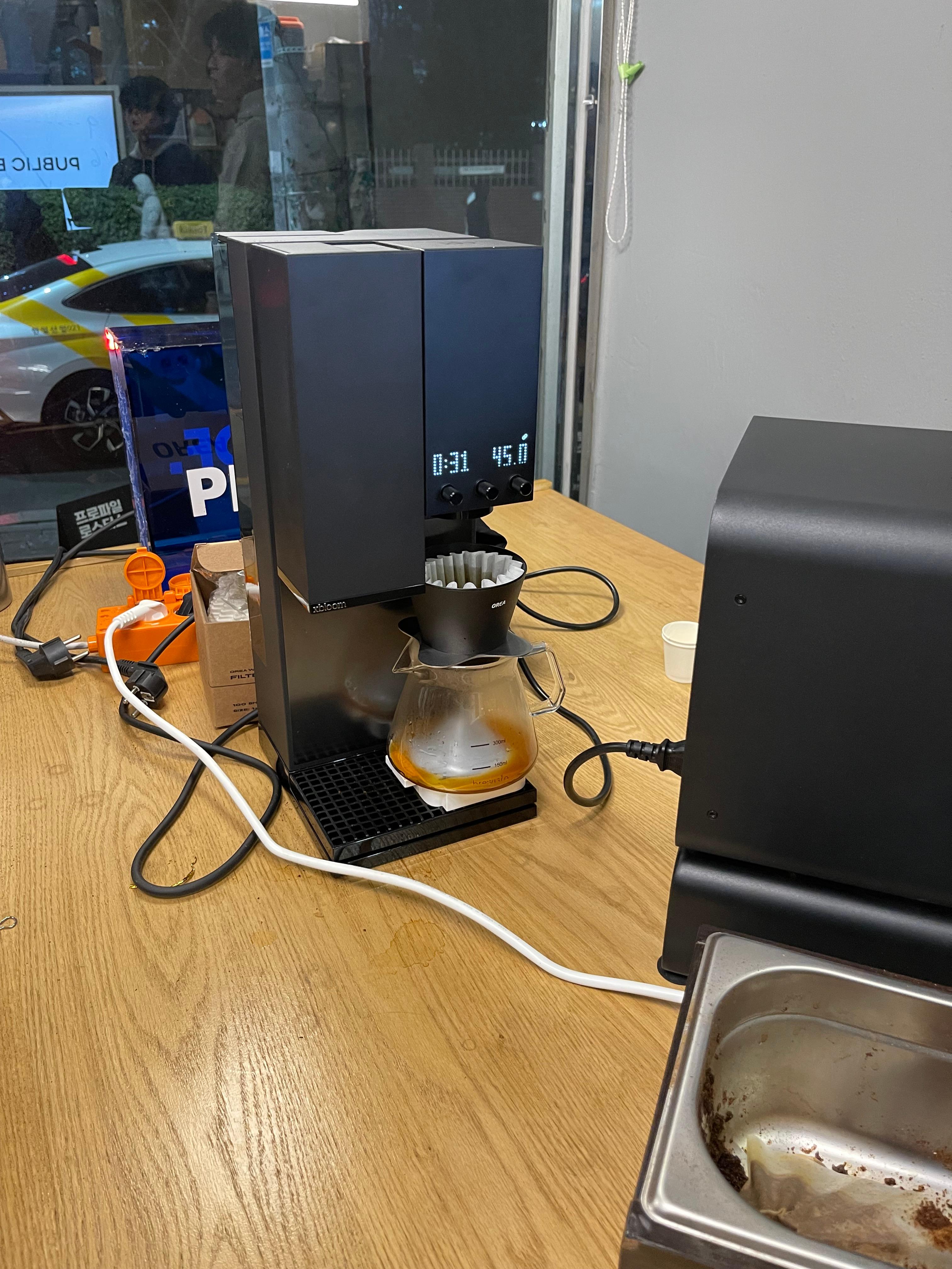 오레아 드리퍼 하단 파츠 교체 후 내리는 커피