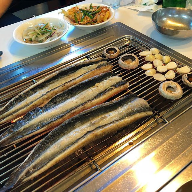 맛있지만 만만치 않은 가격의 음식 장어.
