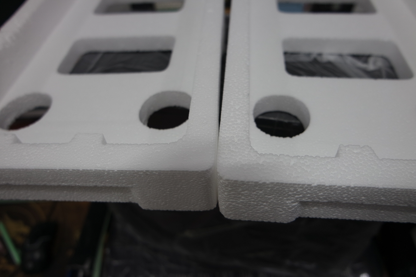 스티로폼 두께 확인 중