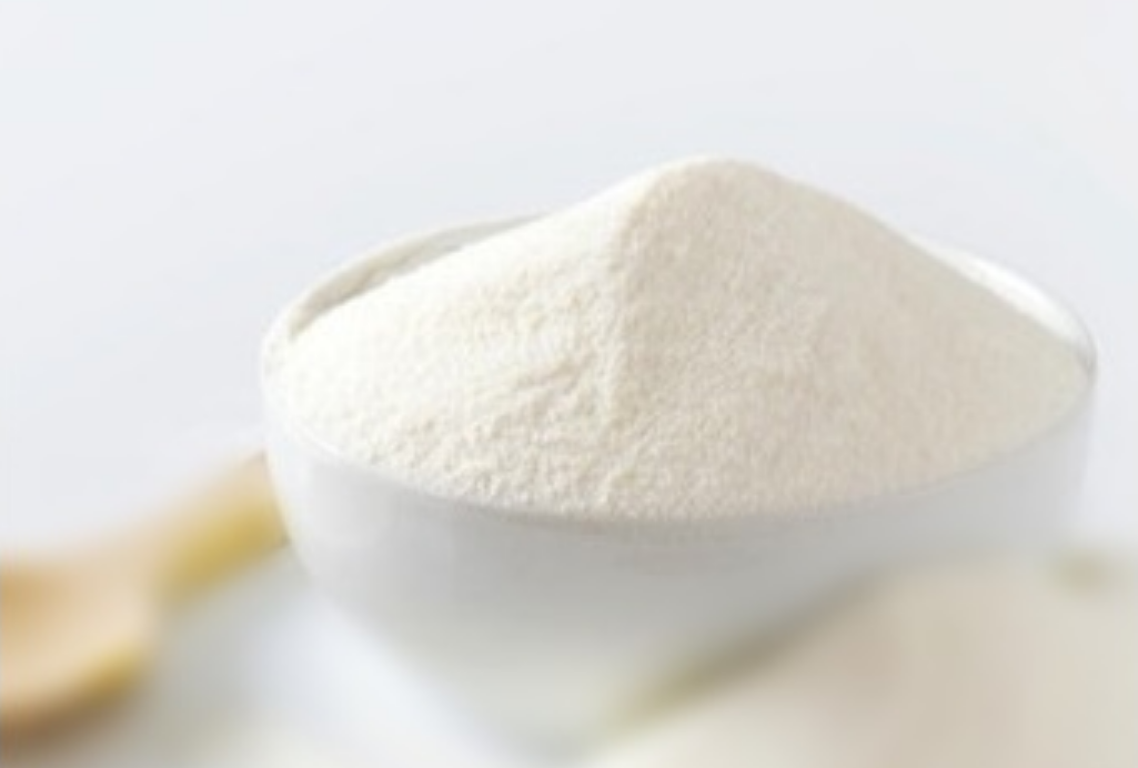 우유-알레르기-유무를-체크하는-고령자