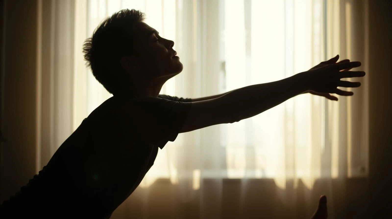 창문 앞... 호흡하는 장면