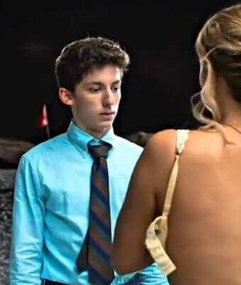 노-하드-필링스-영화-한-장면입니다.