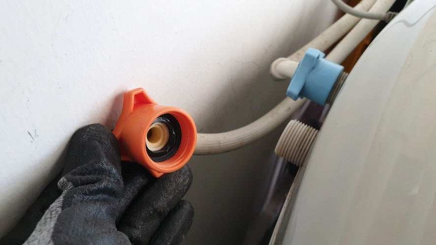 드럼세탁기 급수 호스 연결 방법