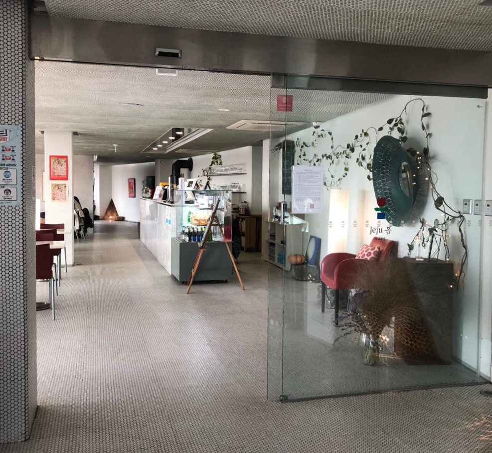 제주봄스테이-카페-입구