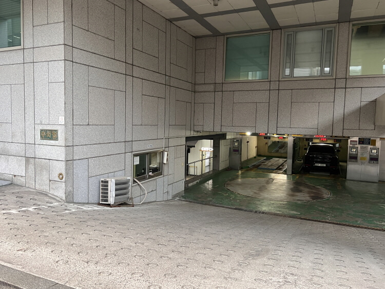 크라이치즈버거 삼성점 주차장