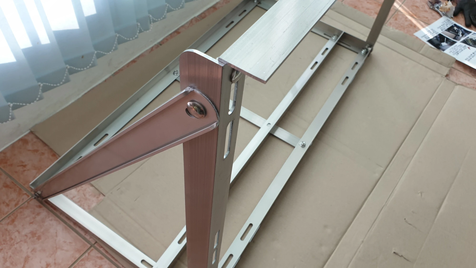 실외기 거치대 위쪽 조립 모습