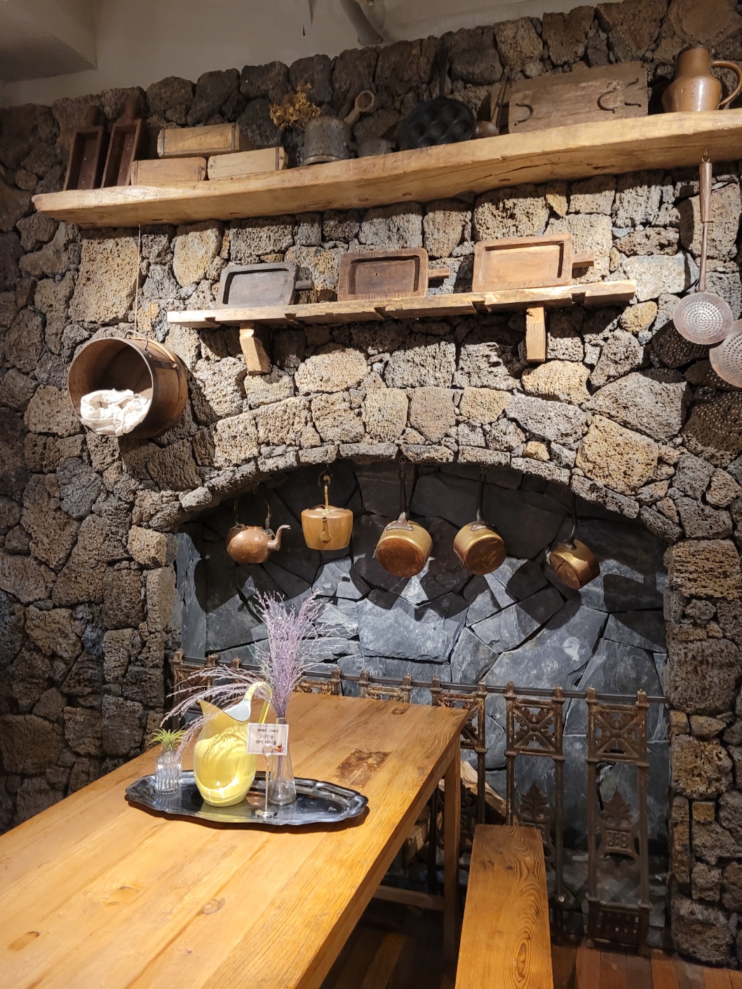 ๋ผ๋๋ฃจํธ ๋ด๋ถ ์ธํ
๋ฆฌ์ด