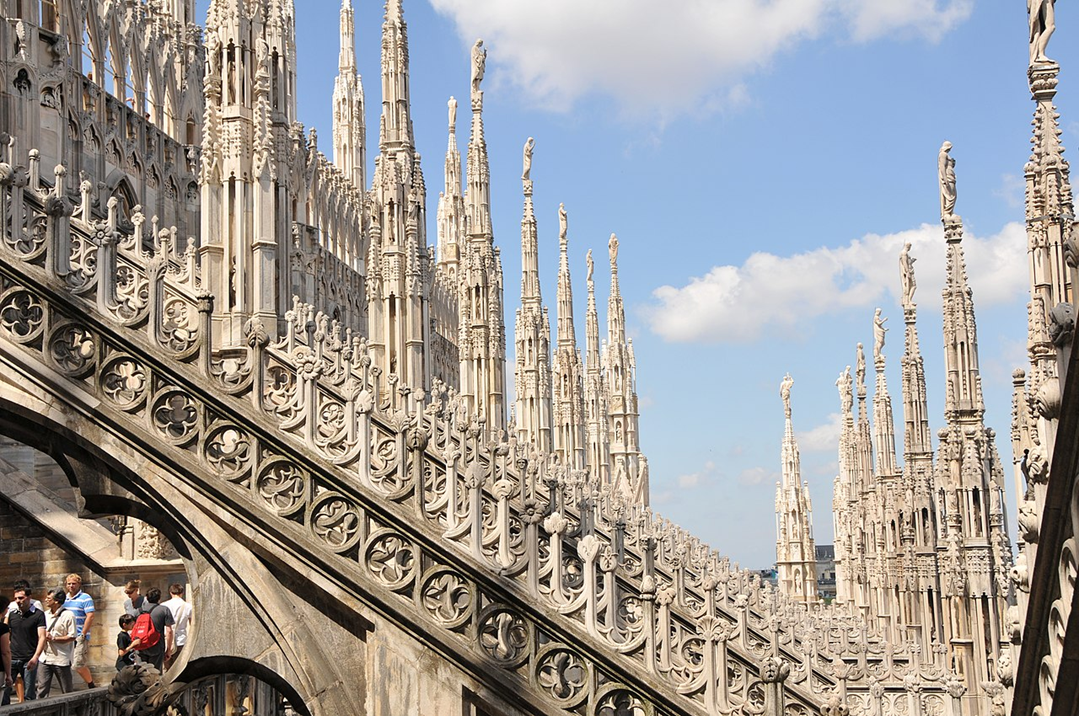 밀라노 대성당의 첨탑