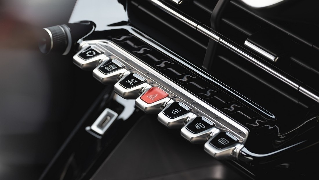 푸조 Peugeot E-208 Electric 리콜 실내 공조기 버튼 사진 출처 다음자동차