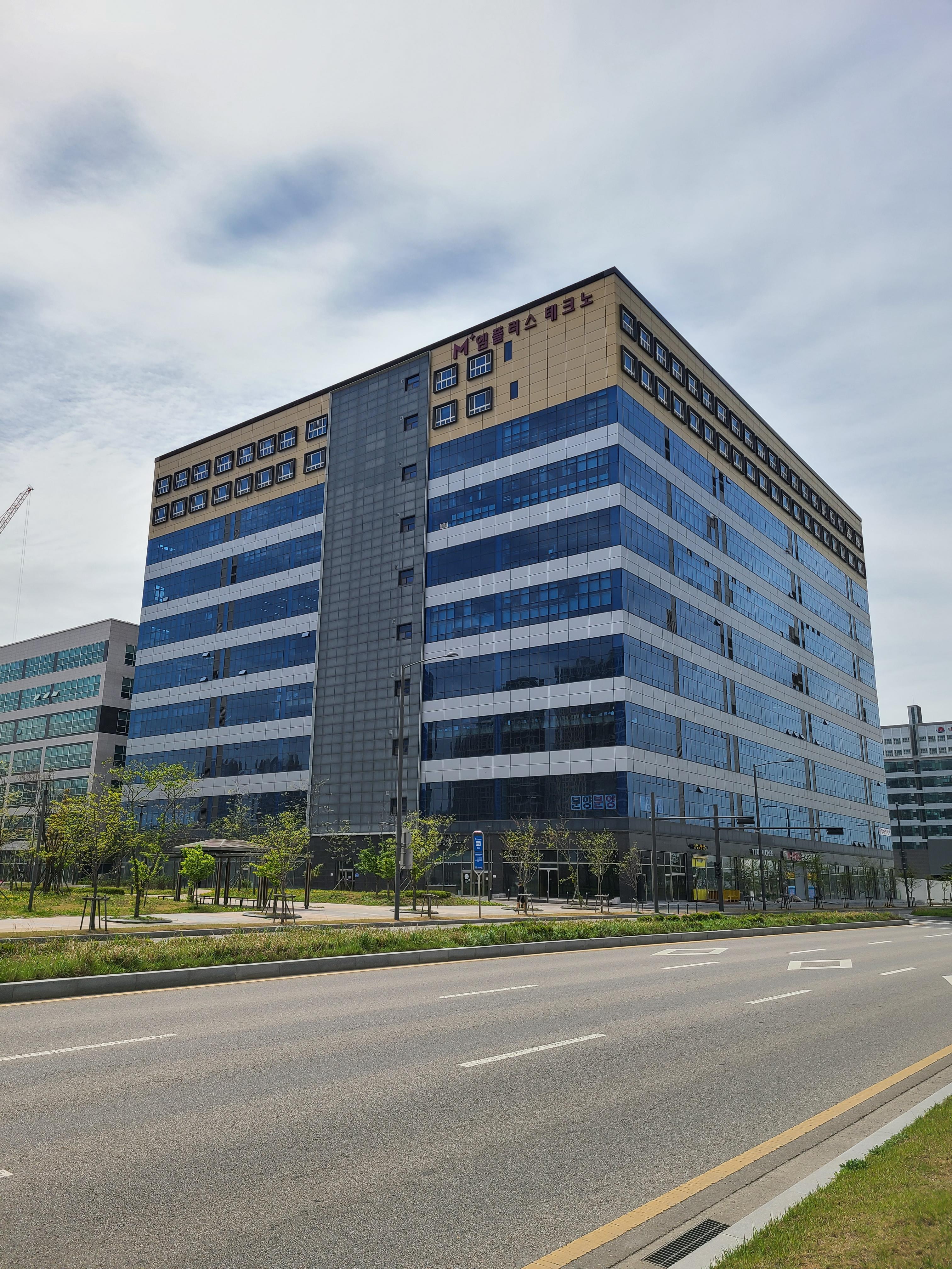 엠플러스테크노 외관 및 주변환경1