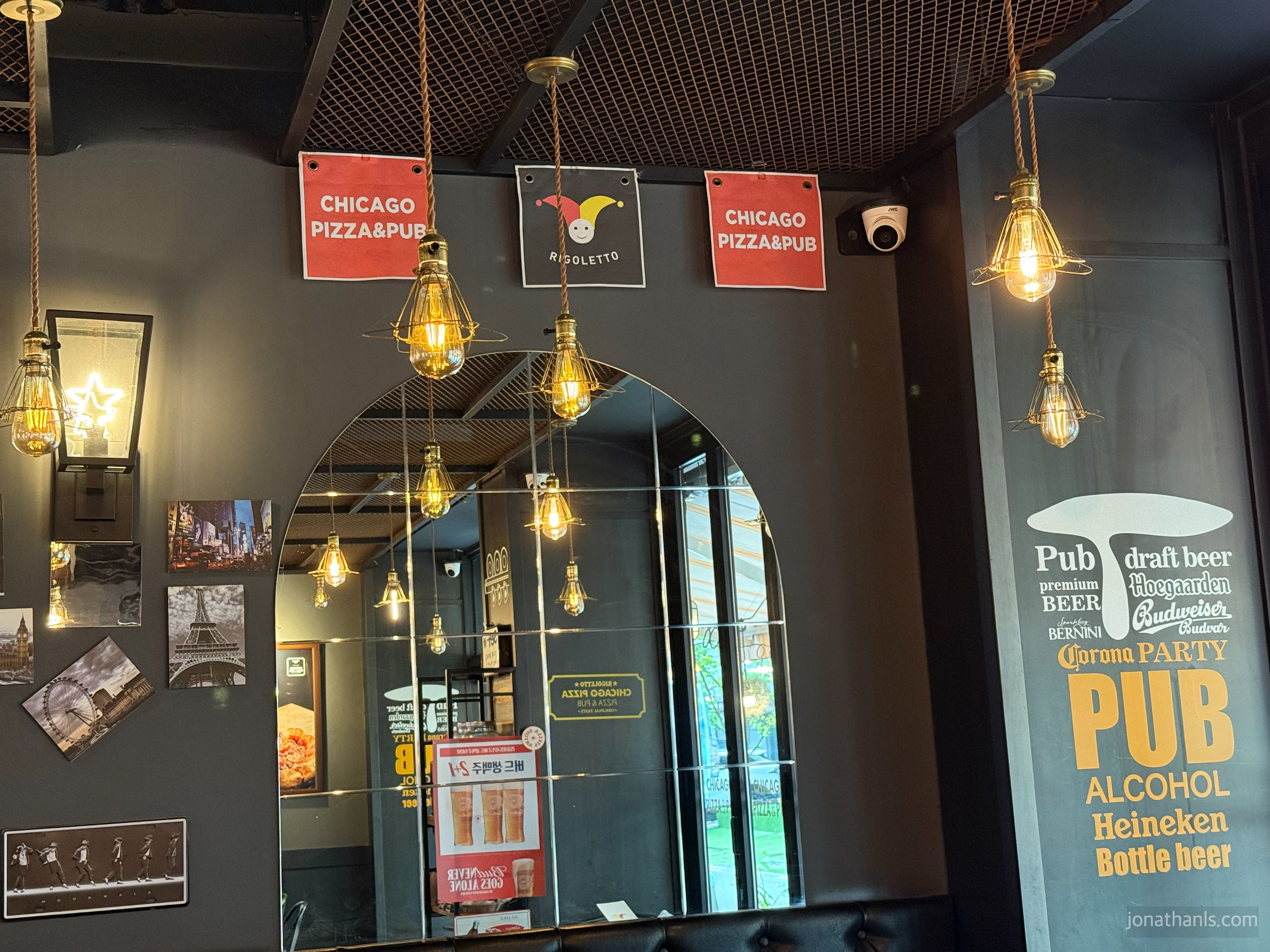 보정동 카페거리 시카고피자 매장 내부