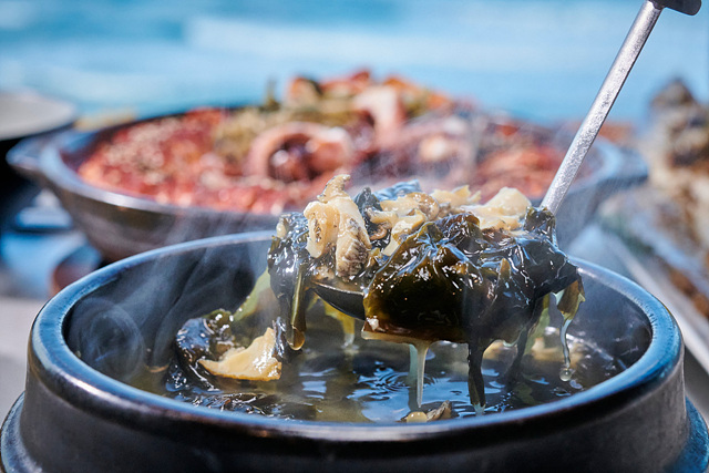 제주도 애월 맛집 현지인 추천 Best 10 제주달 애월해안도로본점 이춘옥원조고등어쌈밥 제주애월본점 제주 정직한돈 고이정 애월흑돼지 보리짚불구이 동경밥상 장인의집[본점] 갈치바다 애월 해물통라면 문개항아리 애월해안도로점 한라소곱창 애월 온기