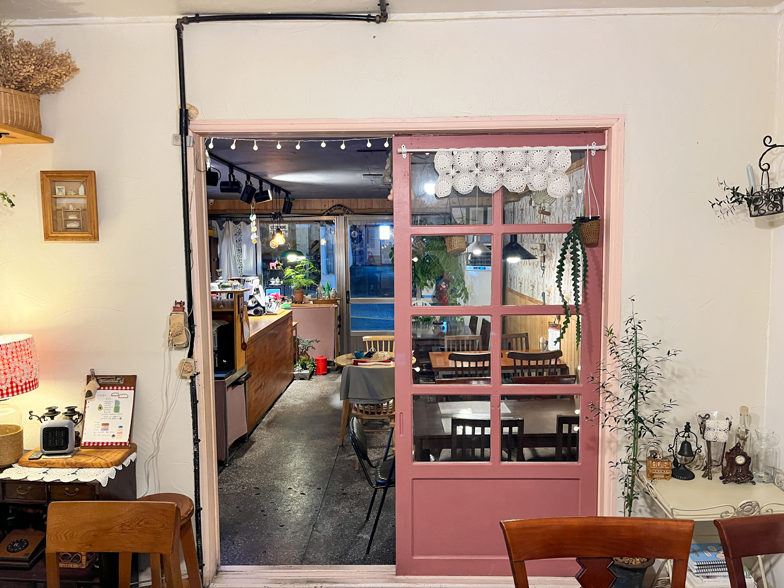 부산 덕천동 : 사랑옵다 내부.