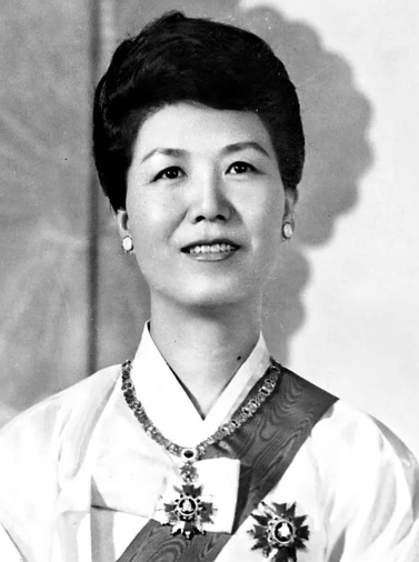 육영수 여사
