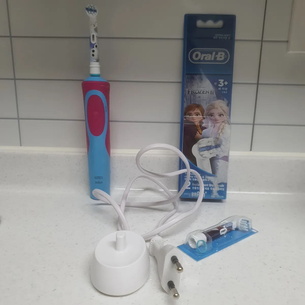 오랄비-전동칫솔-핸들-충전기-리필모