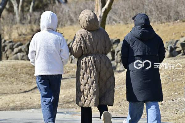 한파특보 발령: 2026년 4월 하순 역대급 한파주의보, 강원&middot;충남&middot;전북 기온 급락 및 황사 주의보