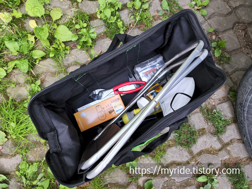 타인의 차량이고 처음하다보니 도구를 많이 챙겼으나 포터2는 정말 아무런 공구가 필요하지 않다.