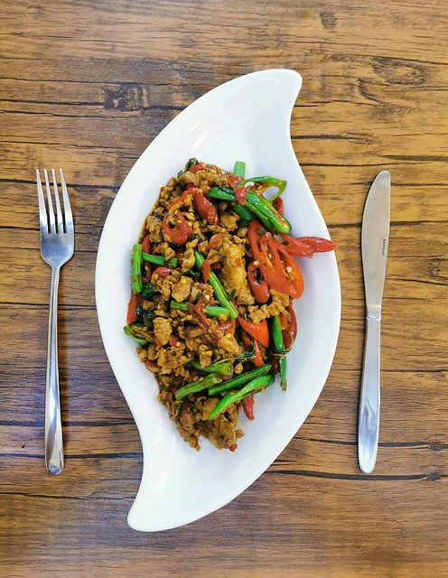 식탁 위의 작은 혁명 곤충 단백질의 부상