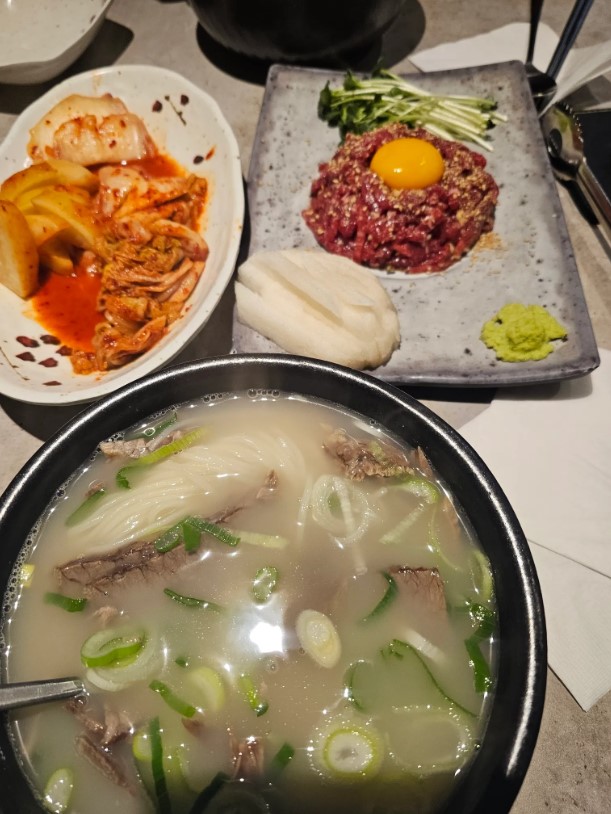 이남장의 설렁탕과 육회